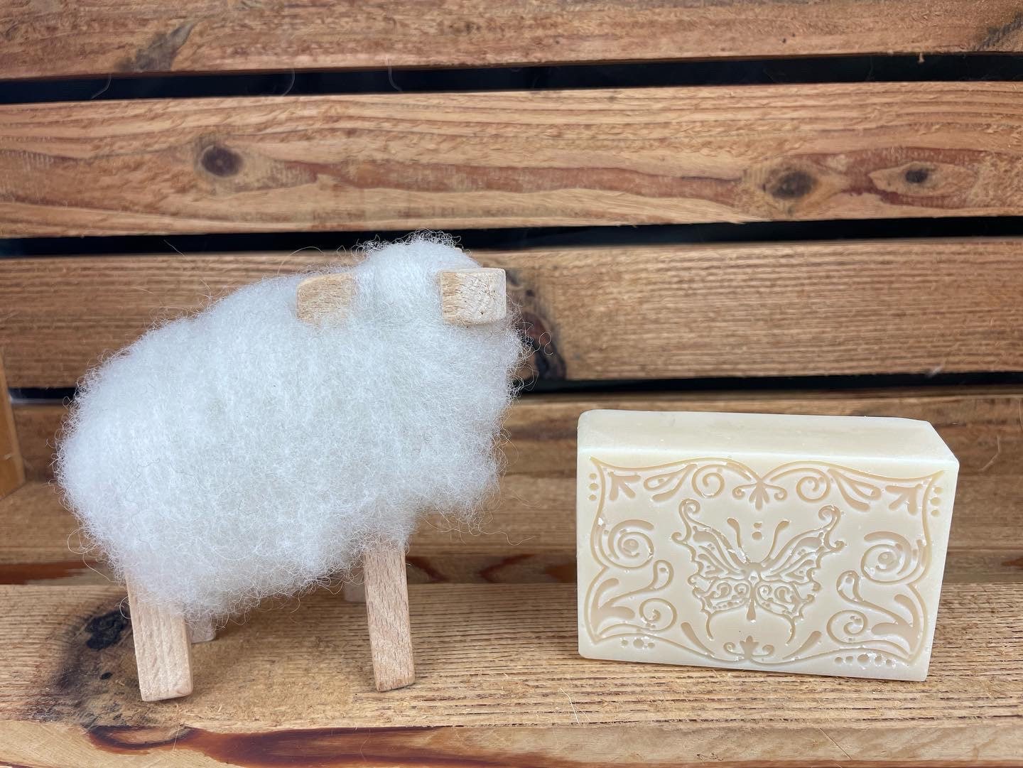 Sage + Lemongrass Icelandic Sheep Milk Bar Soap